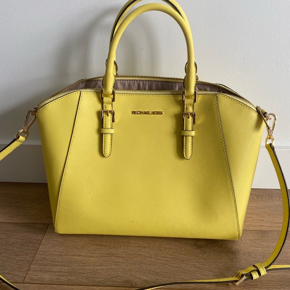 Michael Kors Purse - Picture 1 of 1